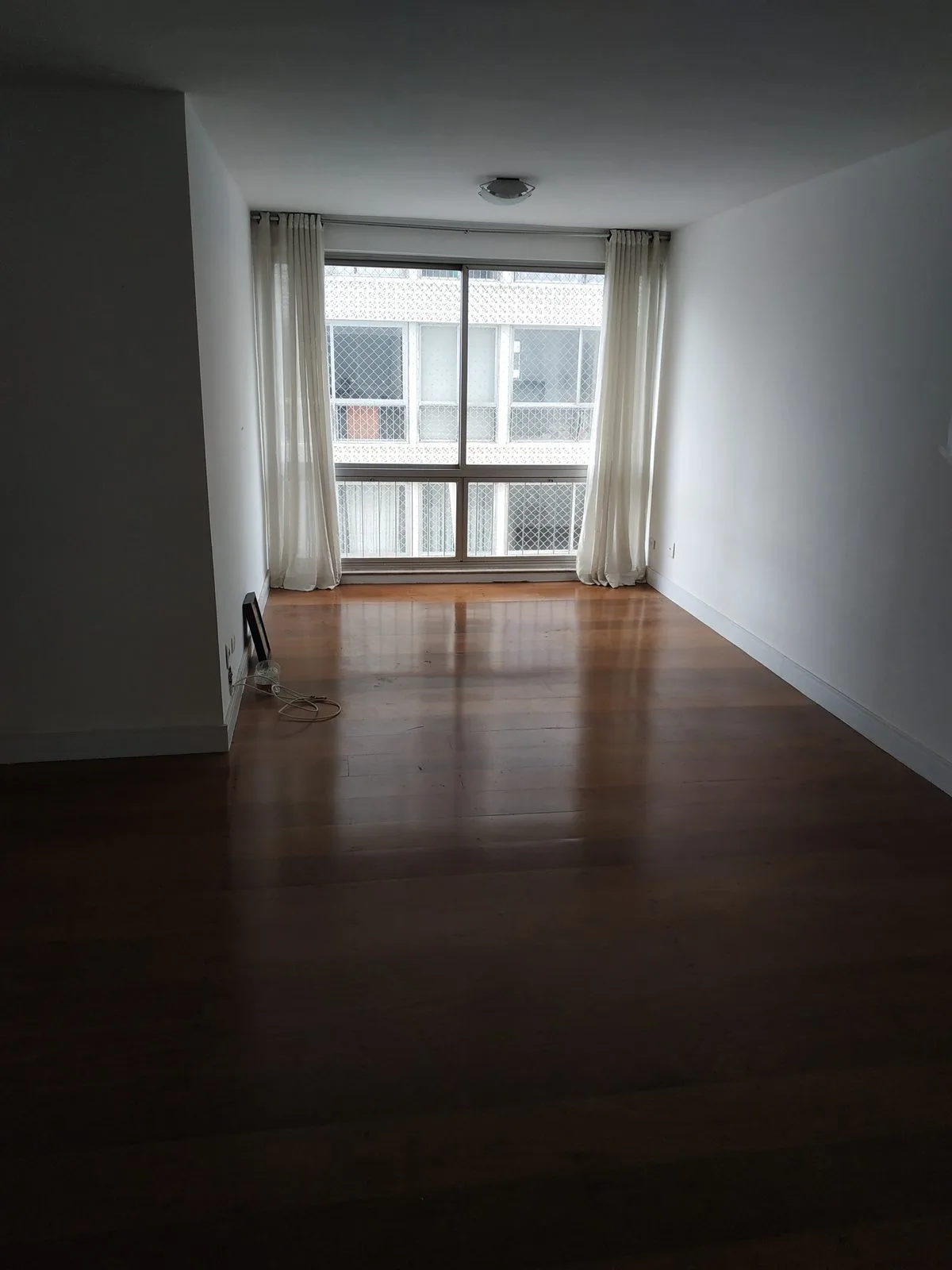 Antes: sala do Apartamento Higienópolis antes da reforma