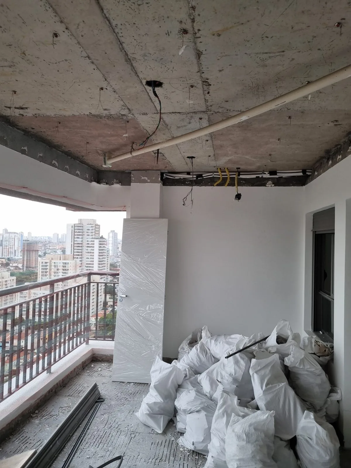 Antes: ambiente integrado do Apartamento Vila Matilde antes da reforma