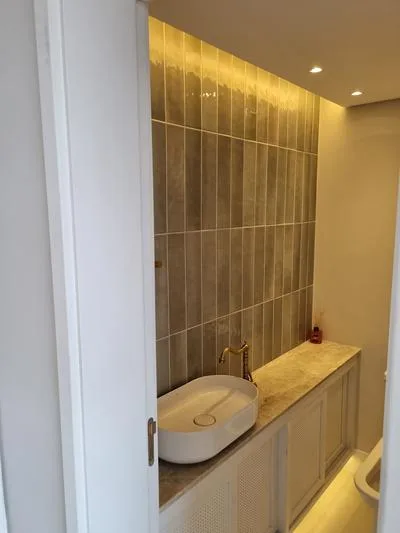 Vila Matilde: closet com iluminação embutida